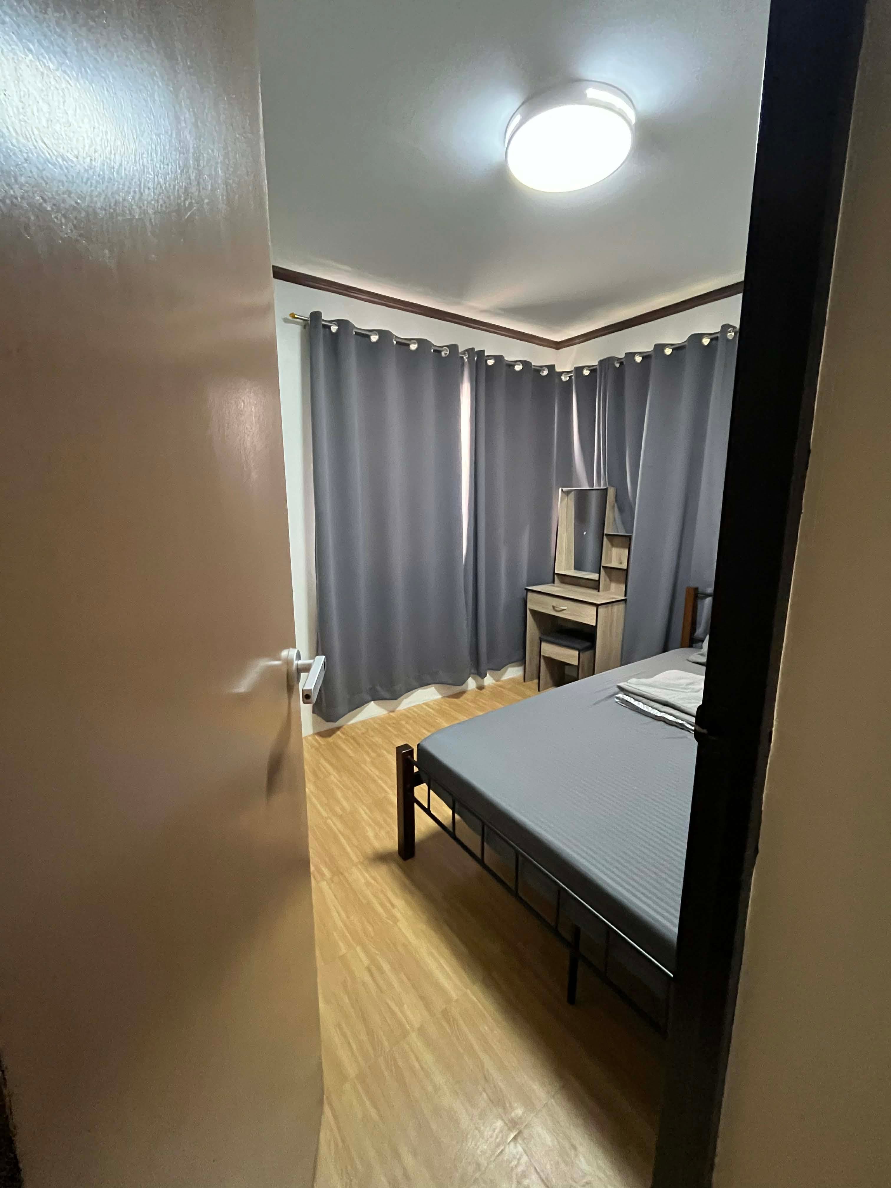 Queen Room photo 2